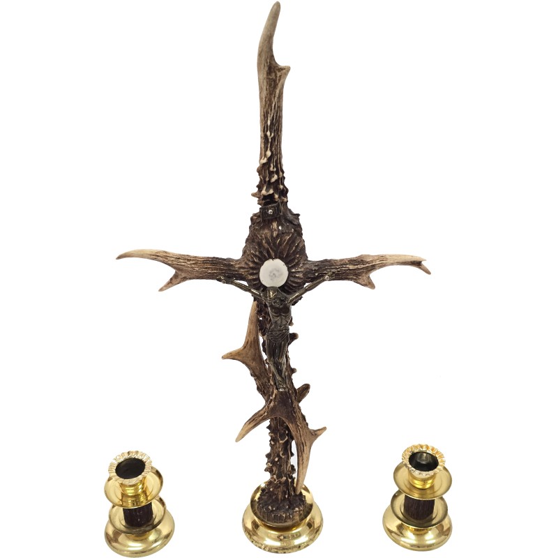 Croix avec Jésus faite de bois de cerf