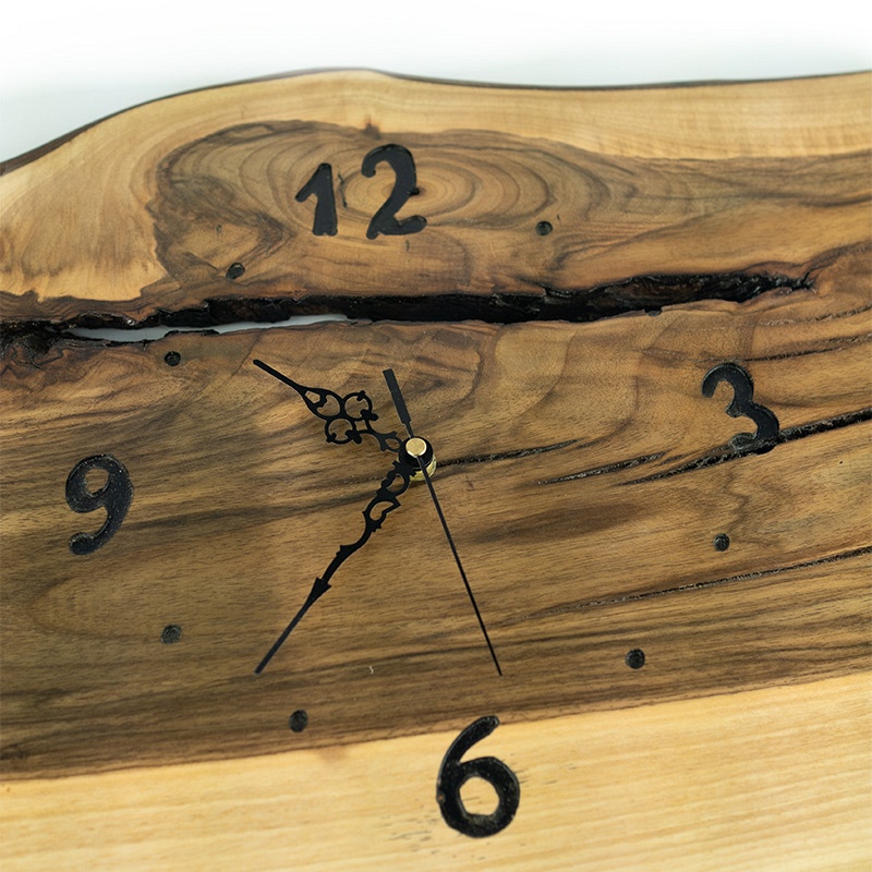Horloge murale en bois de noyer