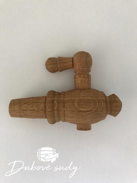 Robinet en bois foncé