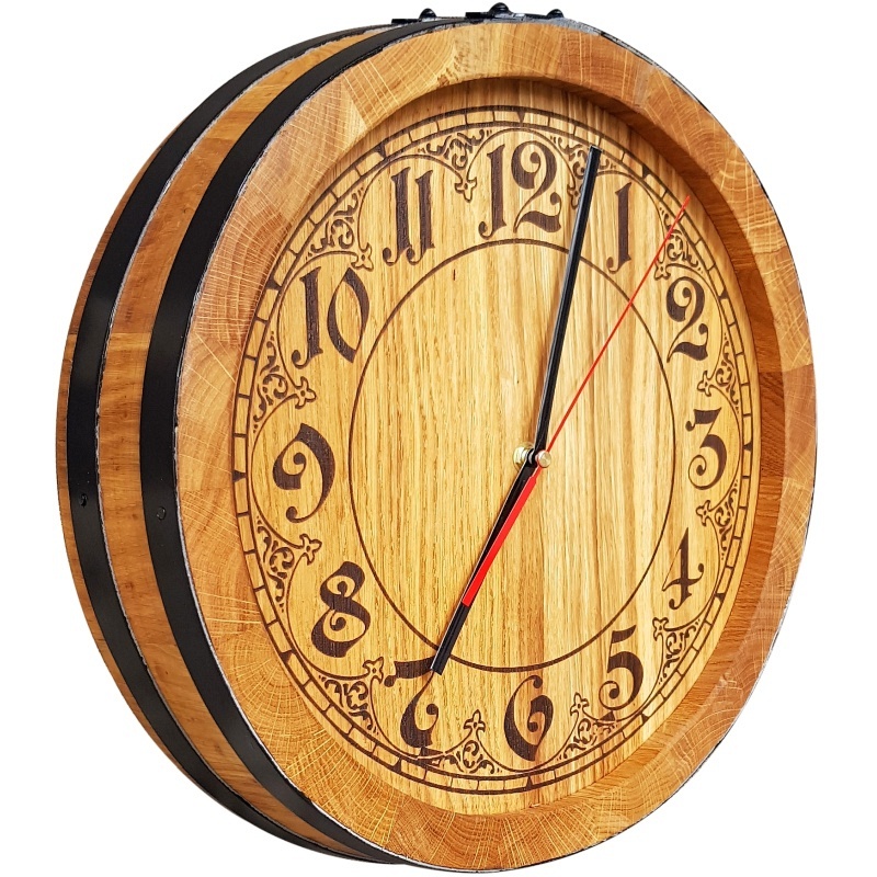 Horloge tonneau en chêne avec gravure (35cm)
