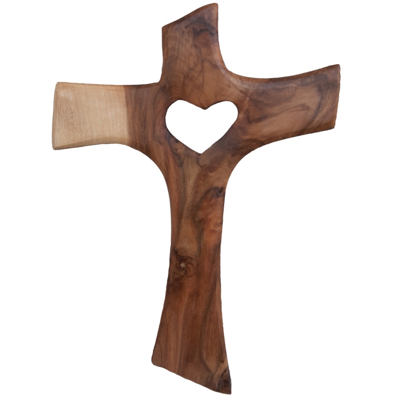Croix en bois avec un cœur