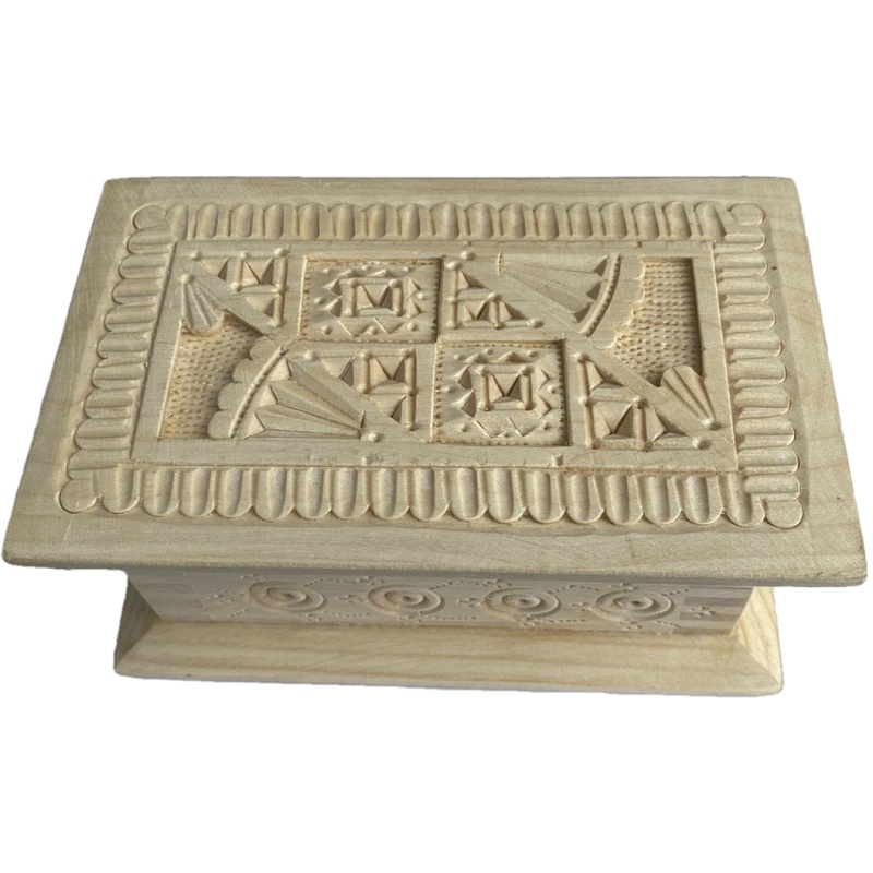 Petite boîte à bijoux en bois