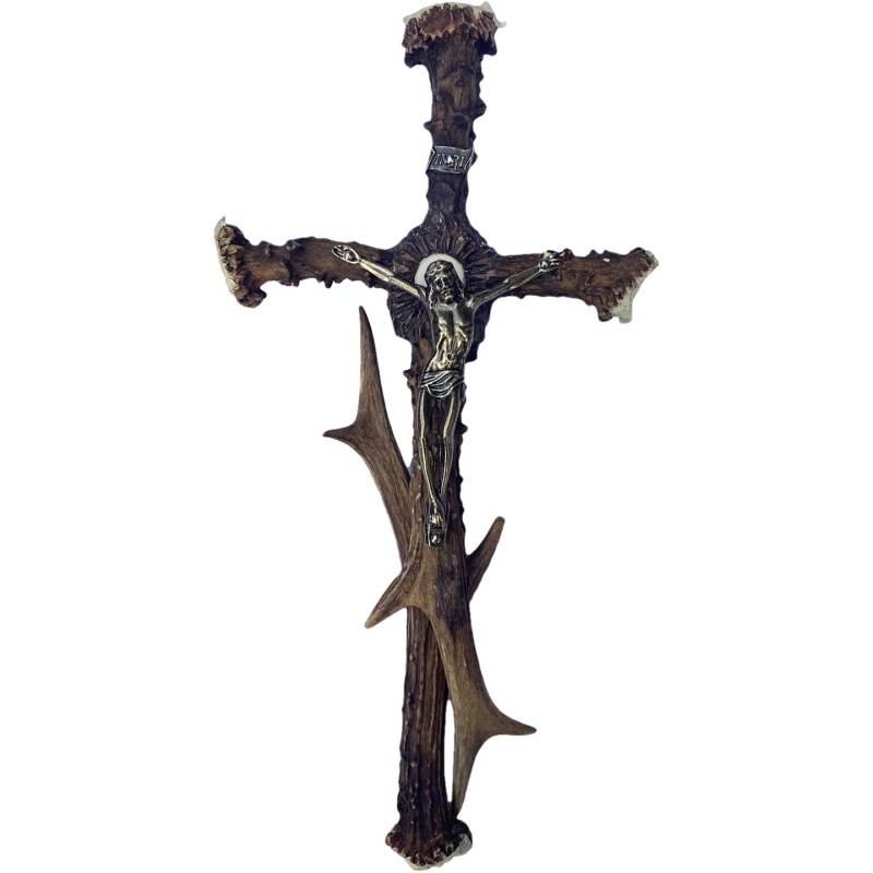 Croix avec Jésus faite de bois de cerf