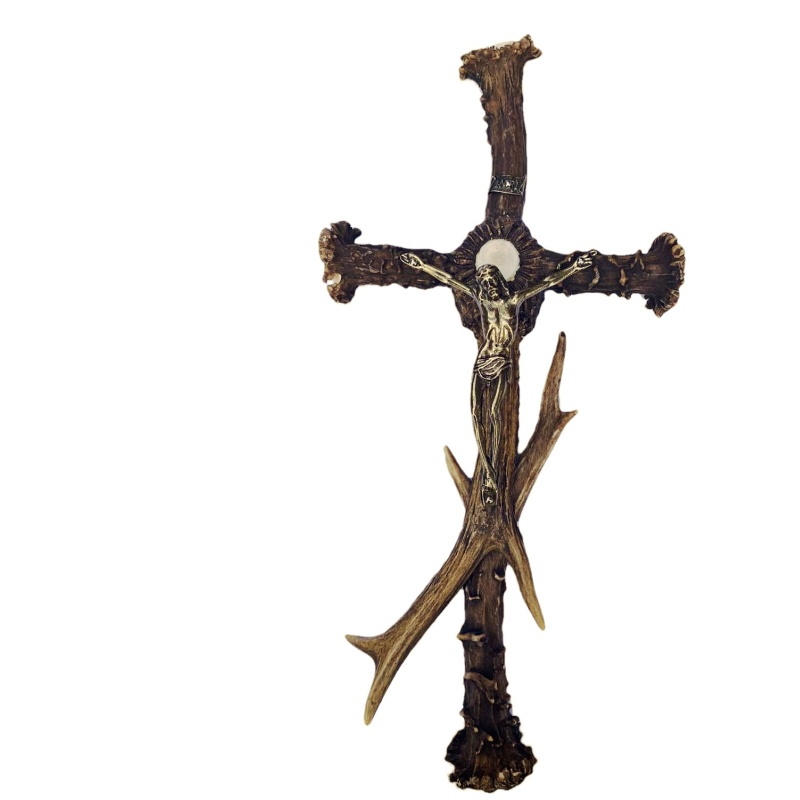 Croix avec Jésus faite de bois de cerf