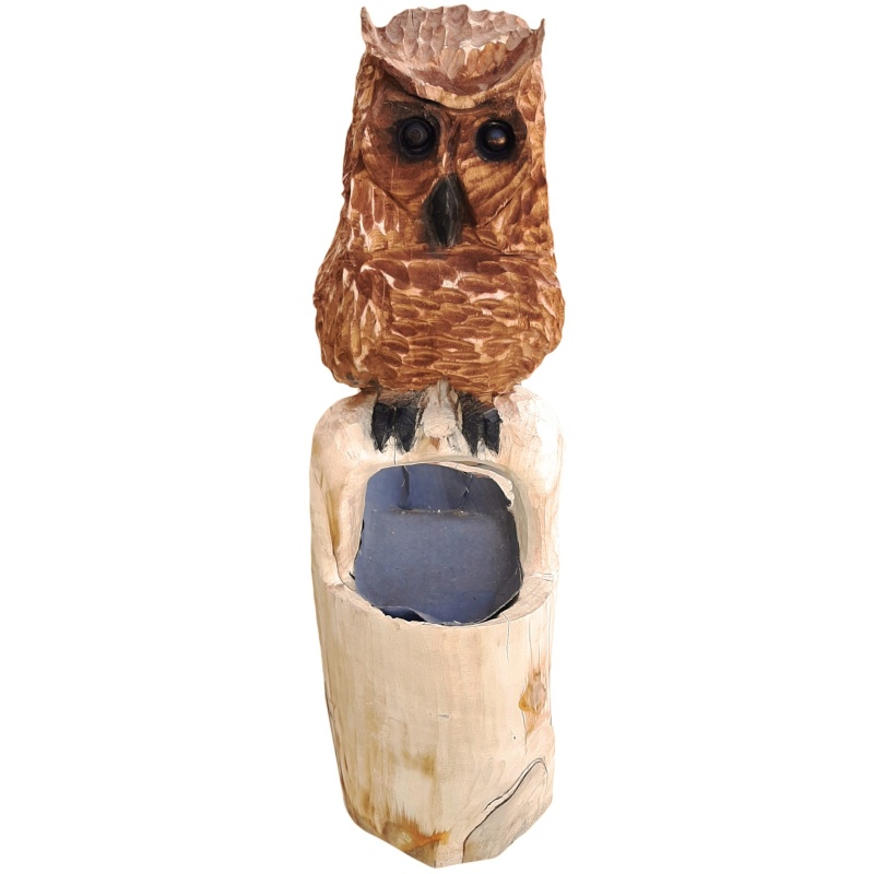 Statue de hibou en bois